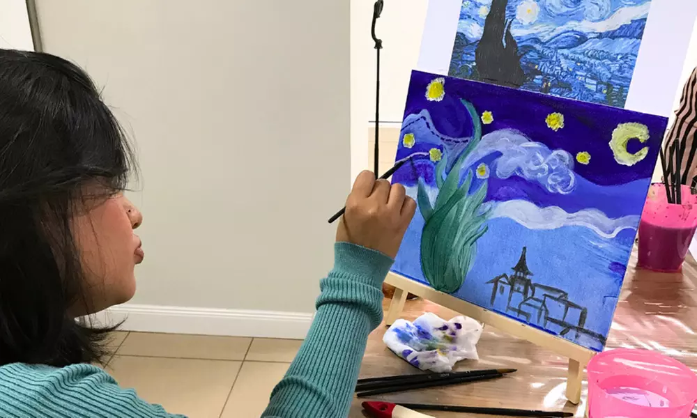 Taller de pintura con vino y chuches ilimitadas para 1 o 2 personas