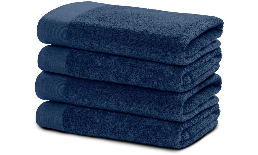 Image 8: Pack of Four Egyptian Cotton 550gsm Bath Towels
