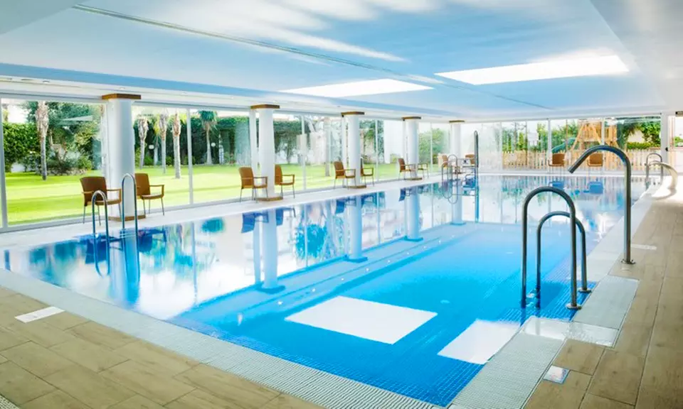 Relájate como nunca antes con un acceso a spa o a piscina climatizada
