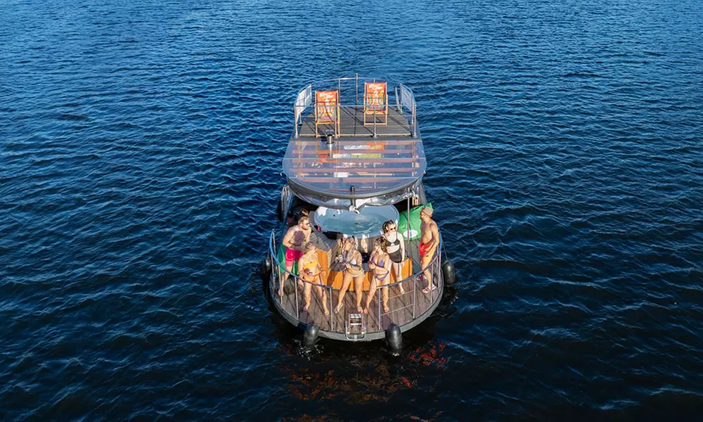 4 Std. Whirlpoolboot auf der Spree für bis zu 10 Personen (20% sparen) - Primary Image