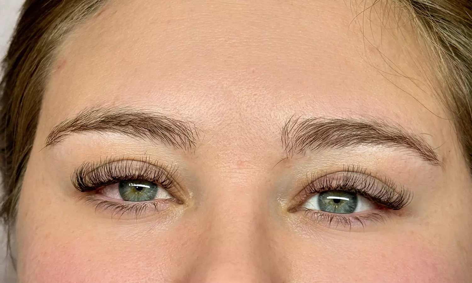 Get a Natural or Hybrid Eyelash Extension/Lash Extension with a Fill