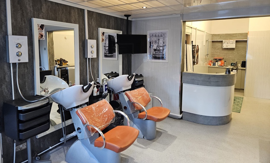 Image 4: Refresh with a Wash, Cut, Conditioning, Half-Head of Highlights!