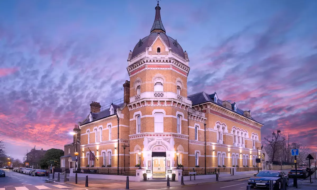 London: Elegant 4* Stay with Breakfast