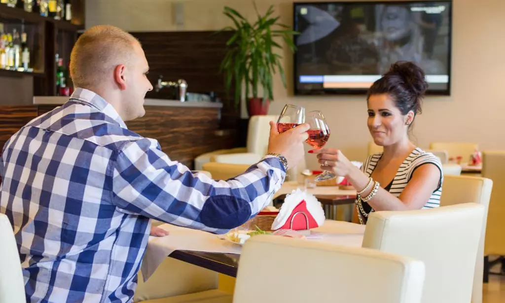 Regeneracja nad Bałtykiem: Zabiegi lub pobyt w Victoria SPA Grzybowo