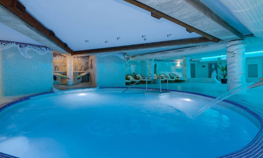 Image 13: Spa de 90 minutos para 2 o spa con desayuno buffet para 2