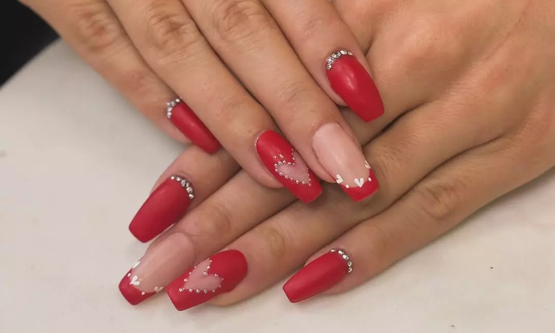 Manicura y/o pedicura con semipermanente y opción a acrílico