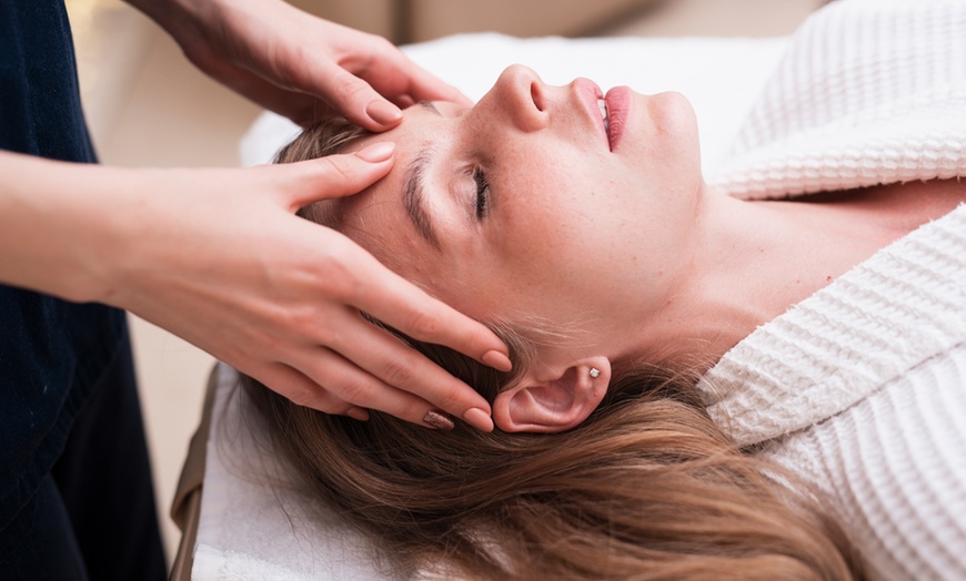 Image 13: Relaxing 60 minute Head & Foot Spa / Deluxe Pamper Package