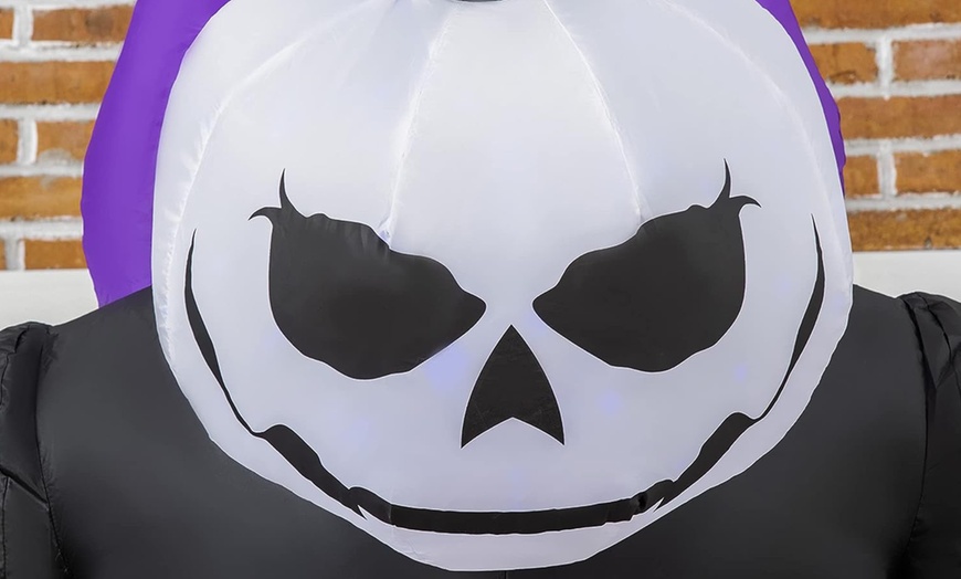 Image 10: HomCom Halloween Inflatable Decorations, Ghosts and Skeletons