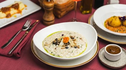 Italian Date Night – Weekday: 1 Starter + 2 Pasta + 1 Dessert + 2 Drinks for 2 - Amarone