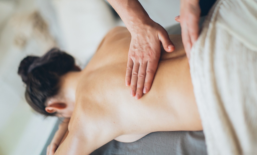 Image 2: Soin du dos détox de 45 min ou escale aquatique avec option gommage