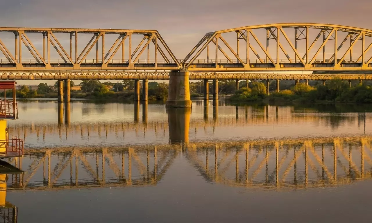 Captain Proud: Scenic 3-Hr Murray River Lunch Cruise for Child & Adult