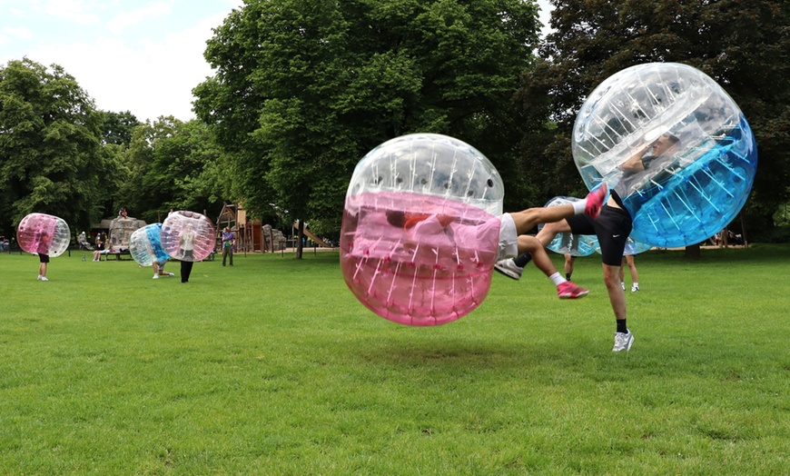 Image 3: 90 oder 120 Min. Bubble-Fußball für bis zu 20 Personen