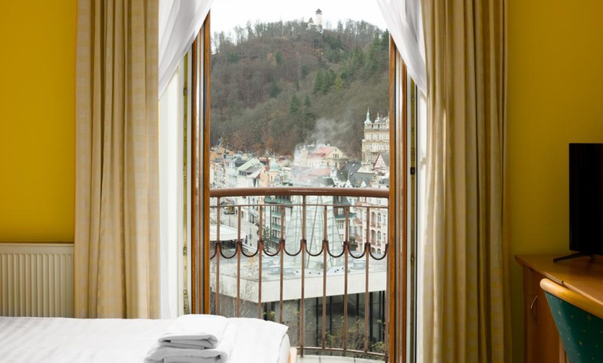 Image 8: Karlovy Vary: Doppelzimmer inkl. Frühstück oder HP und Spa