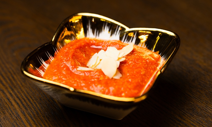 Image 2: Menú fusión con entrante, principal, postre y bebida 