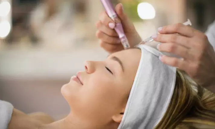 Tratamiento facial con Dermapen, mascarilla y opción a extras para 1