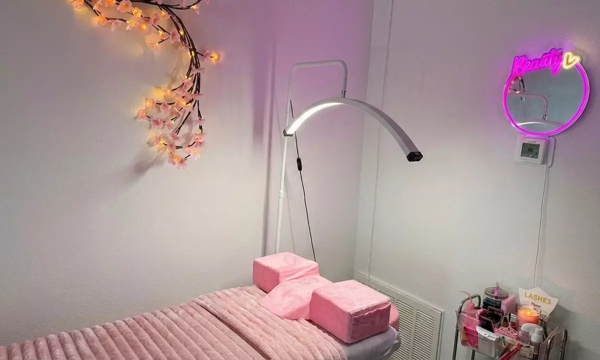 Classic, Hybrid, Volume or Wispy Full Set Eyelash Extensions and More