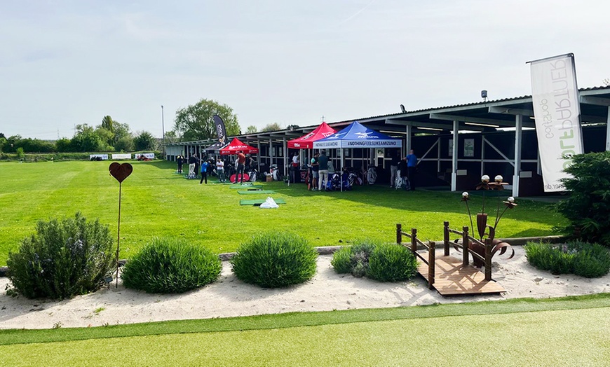 Image 4: Tageskarte für Range und 9-Loch-Platz mit Schläger & Token