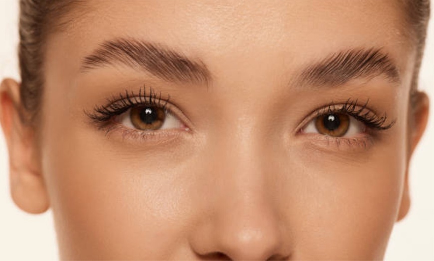 Image 14: Una mirada de impacto: lifting y tinte de pestañas