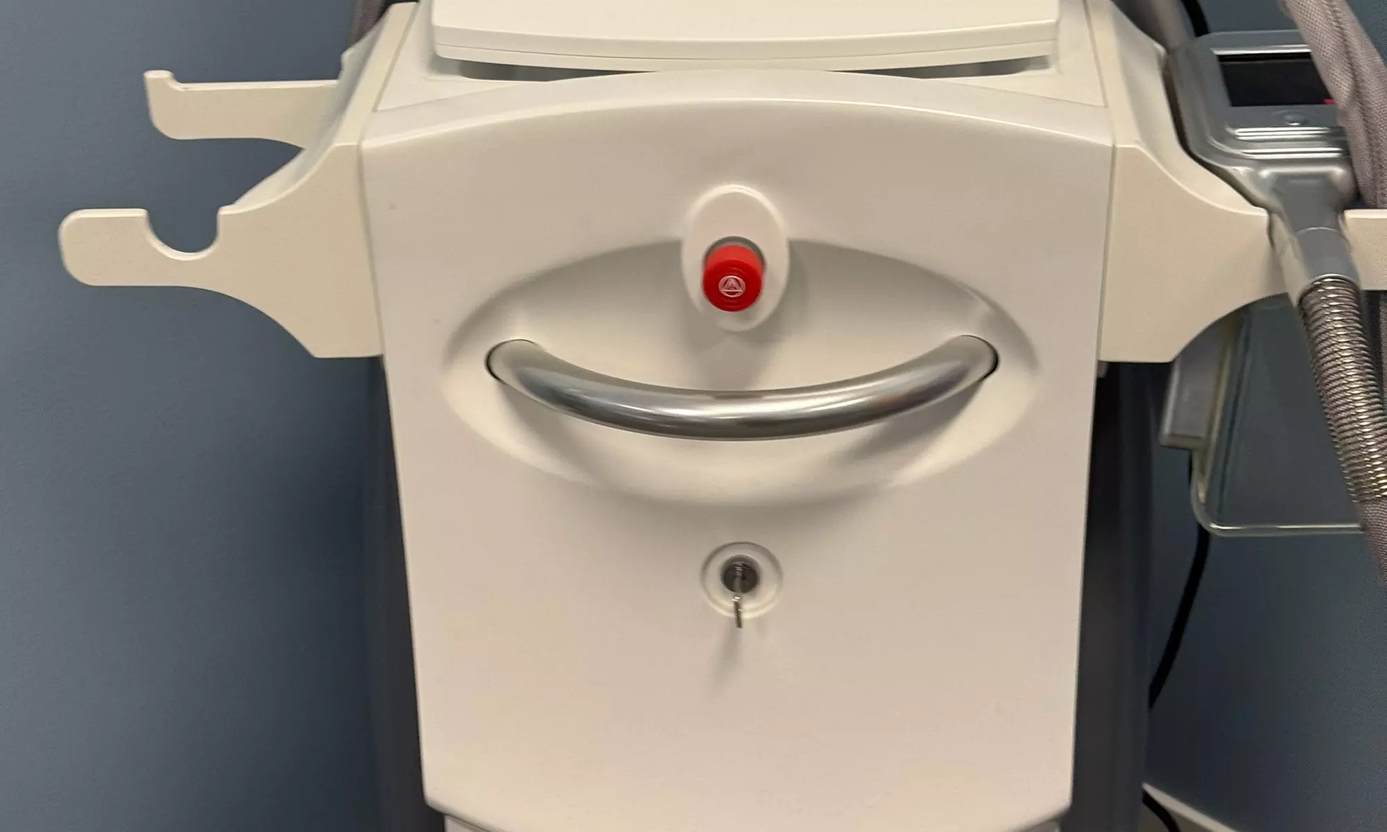 Five or Three Non-Invasive Laser Lipo Sessions with Vibration Plate