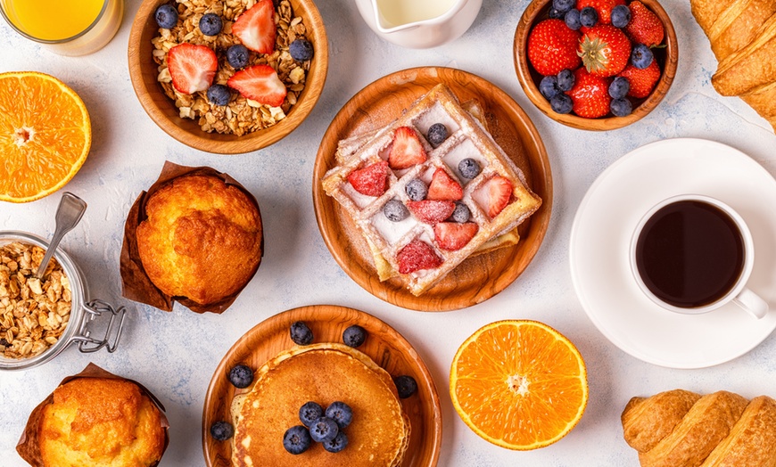 Image 17: 5* Breakfast Buffet + Pool access