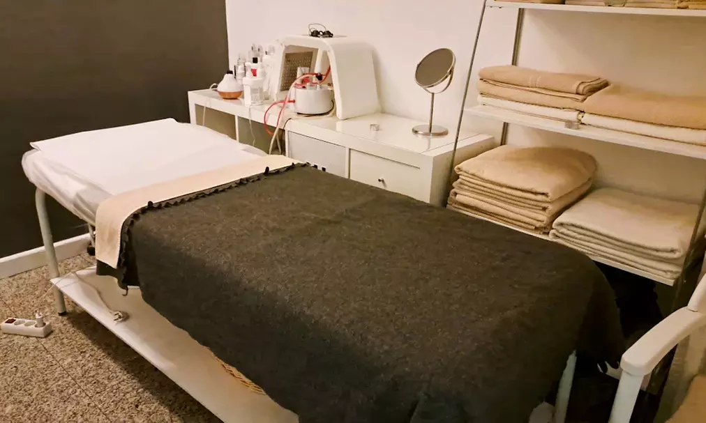 Masaje de cuerpo completo de hasta 1 h con aromaterapia para 1 persona