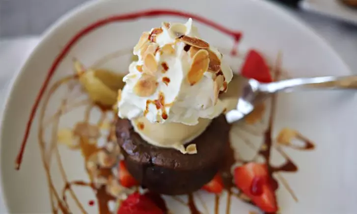 Aigues-Vives (Gard) : chambre double avec PDJ, menu en option