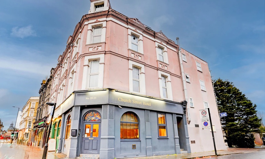 Image 8: London: Standard / Superior Double Room for Two with Breakfast