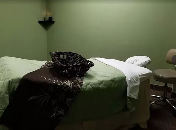 60-Min Swedish or Deep Tissue Massage w/ Optional 60-Min HydraFacial