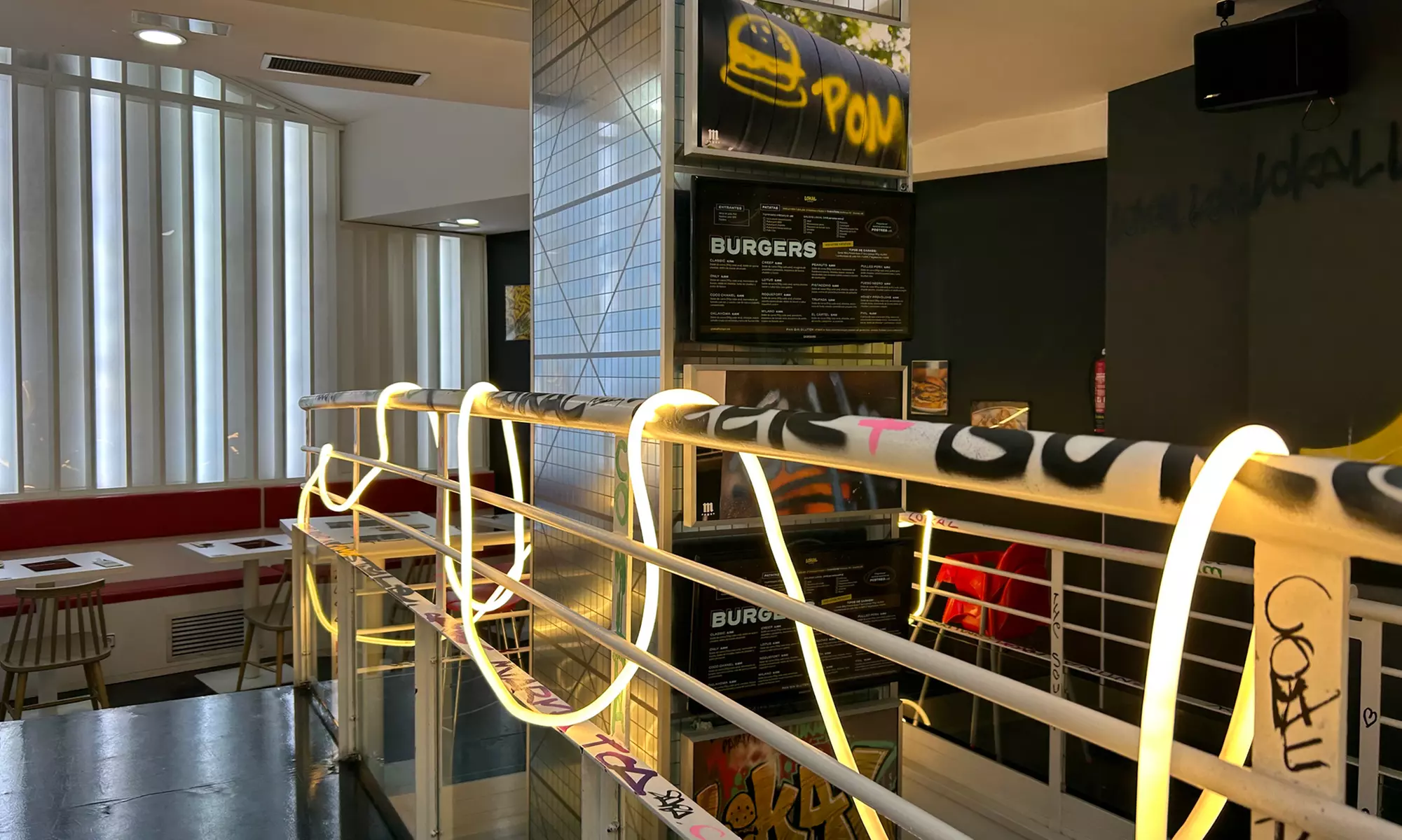 Menú de burgers a elegir con bebida, entrante y postre opcionales