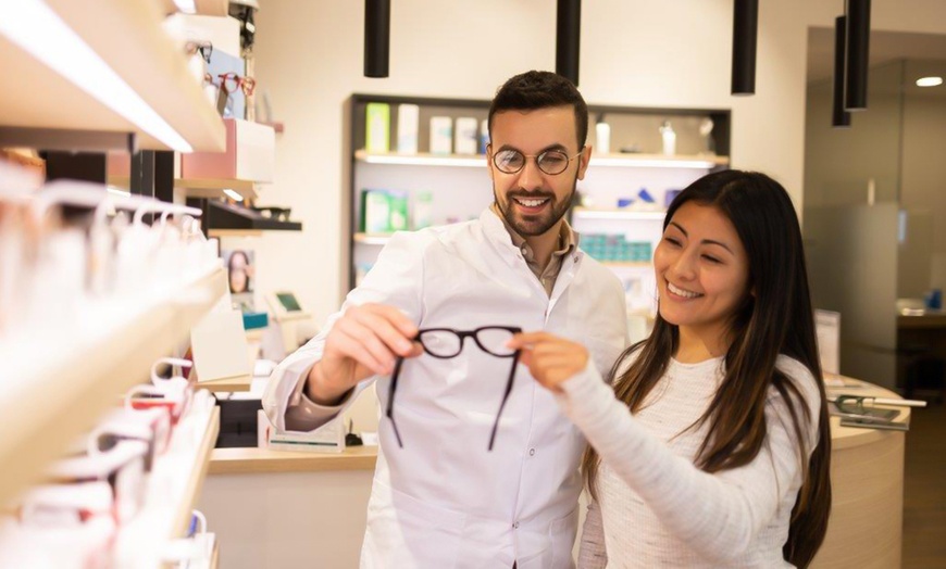 Image 1: Examen ocular en Armand Òptics