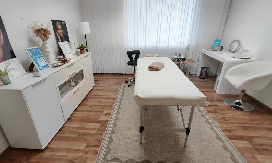 Image 2: 60 - 75 Min. vewöhnende Ganzkörper-Massage für 1 Person