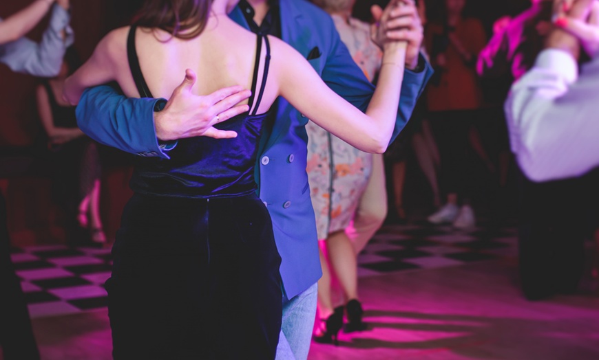 Image 1: 8 Salsa or Latin Dance Classes with End-of-Course Celebration Fun