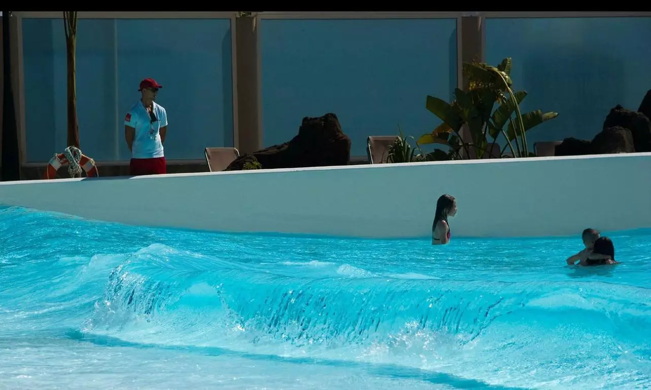 Entrada para niño o adulto a parque acuático Aqualava en Lanzarote