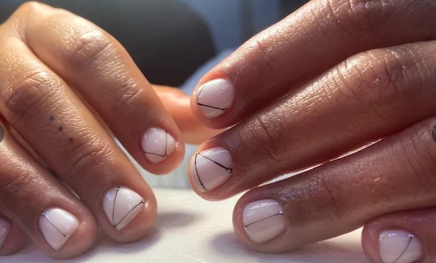 Image 5: Sesión de manicura y/o pedicura semipermanente