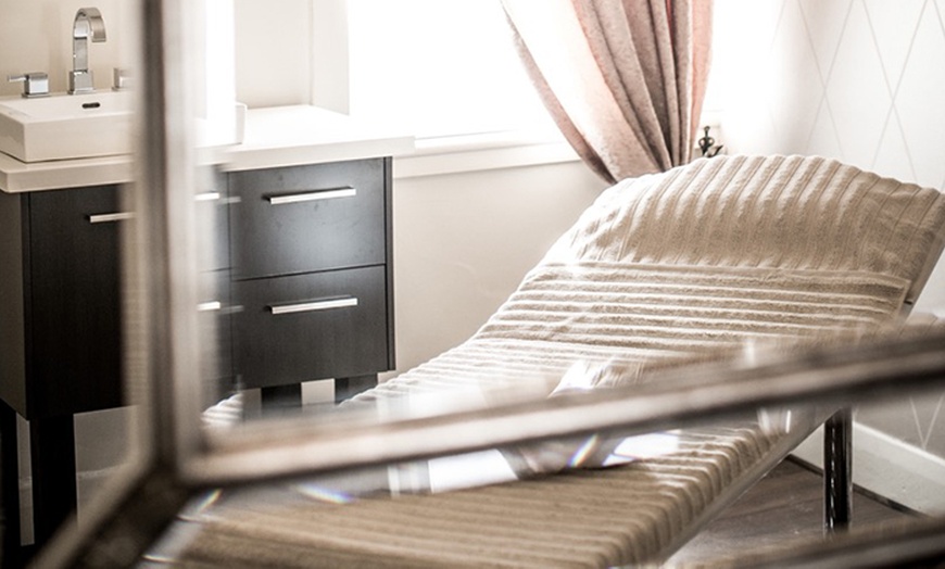 Image 4: One or Two Sessions of Fat Freezing Cryolipolysis for 1 or 2 Areas