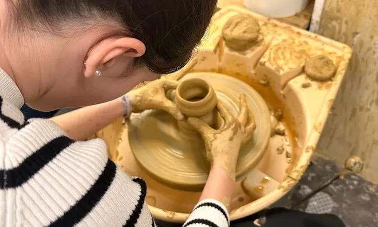 Taller de cerámica iniciación para 1, 2 o 3 personas, 90 minutos