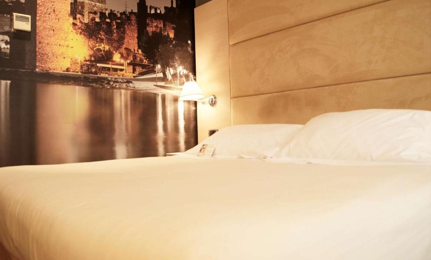 Image 14: Verona 4*: camera Queen Standard con colazione, Spa e room service