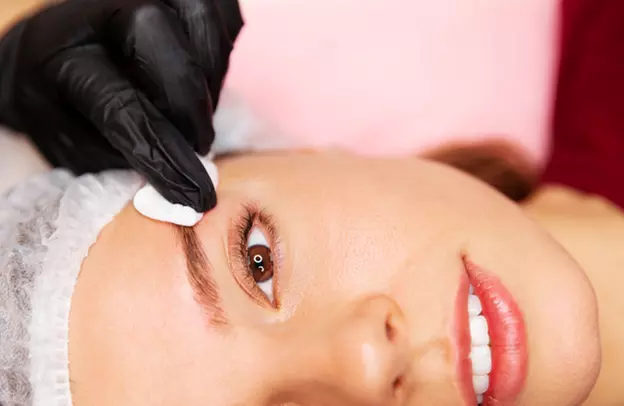 Lifting y tinte de pestañas con opción a laminado de cejas y tinte para 1 persona en Maykat