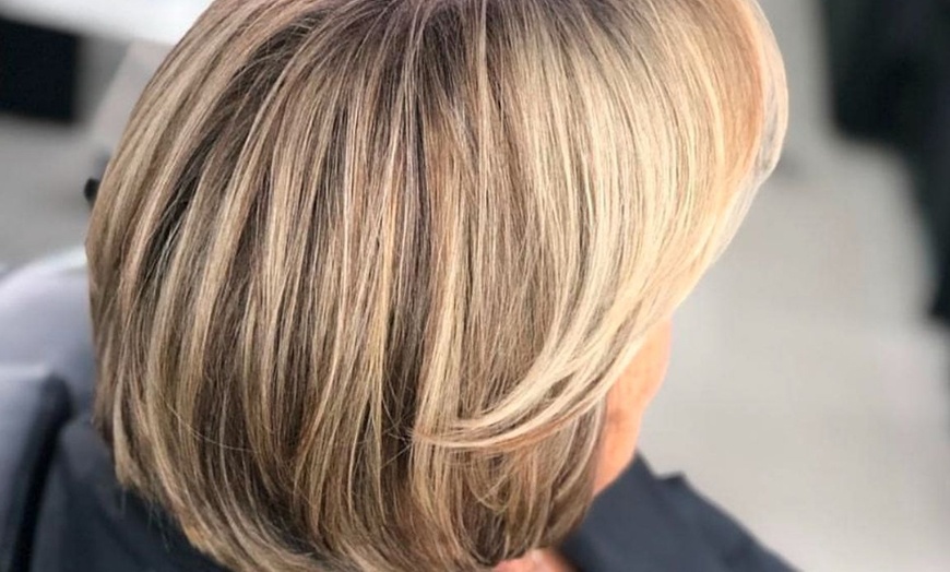 Image 23: Sesión de peluquería con masaje, corte y tratamientos extra a elegir