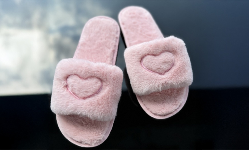 Image 4: Women's Plush Slippers