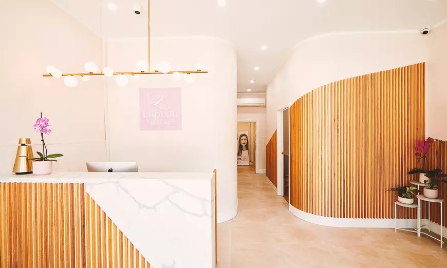 Image 2: 1 or 2 60-min HydraFacial w/ Professional Skin Analysis & LED Therapy