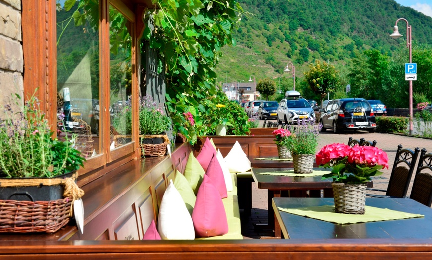 Image 16: Mosel: Doppelzimmer mit Frühstück, Kuchenbuffet und Bio-Sauna