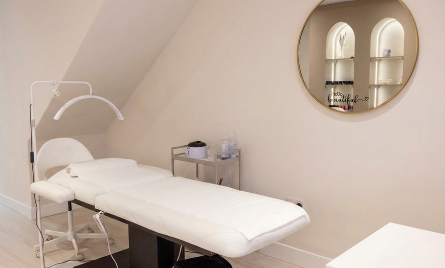 Image 2: 30- or 60-Minute Relaxing Swedish Body Massage