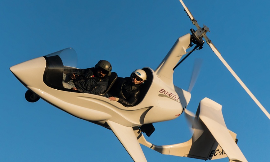 Image 2: Bautismo de vuelo: autogiro para 1 o 2 personas con duración a elegir 