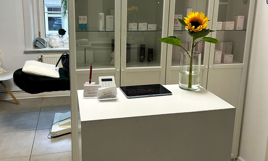 Image 8: Gesichts-Massage inkl. Maske oder Microneedling für 1 Person