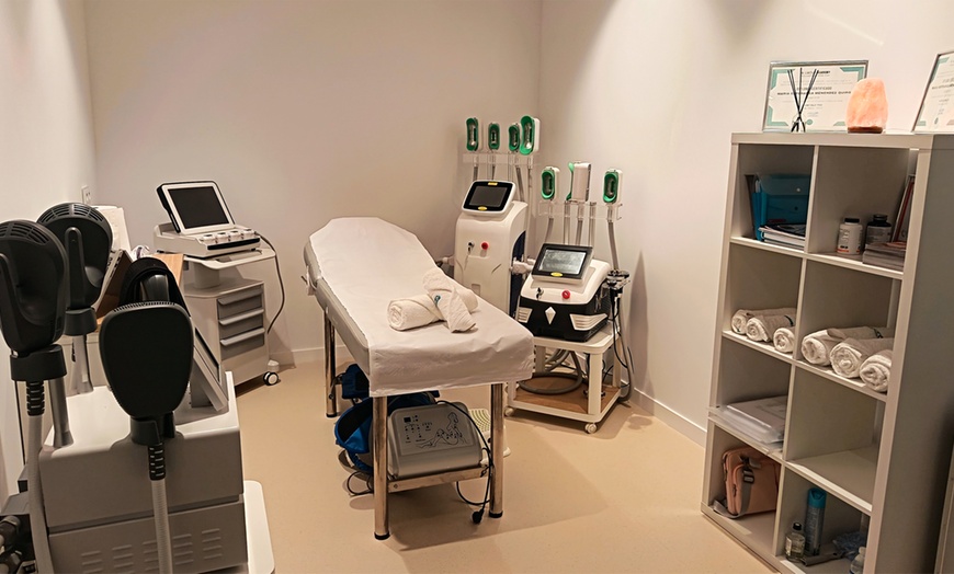 Image 2: 1 o 2 sesiones combinadas de HIFU 9D y presoterapia en zona a elegir 