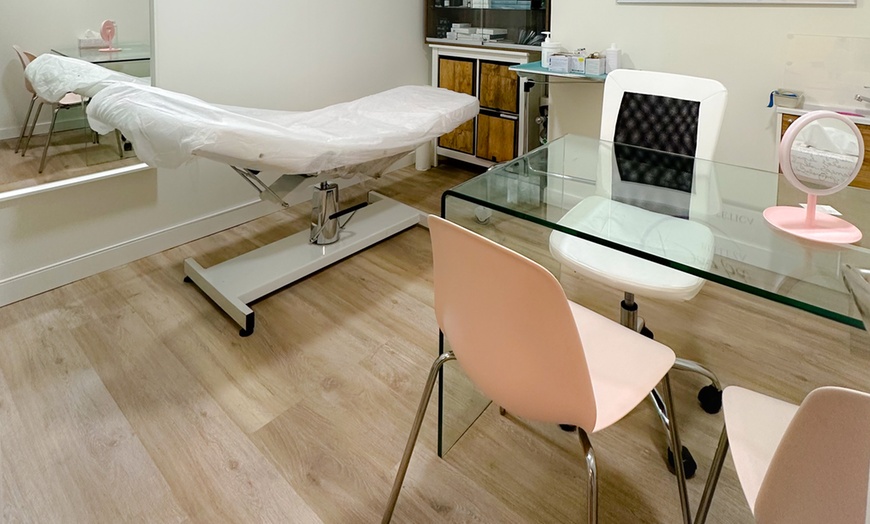 Image 2: Tratamiento facial con exosomas con dermapen en 1 o 3 zonas a elegir 