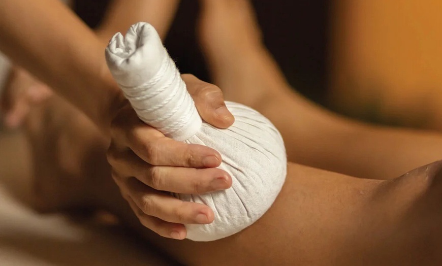 Image 4: 60 oder 90 Min. Thai Aromaöl- und Hot Stone Massage für 1 Person