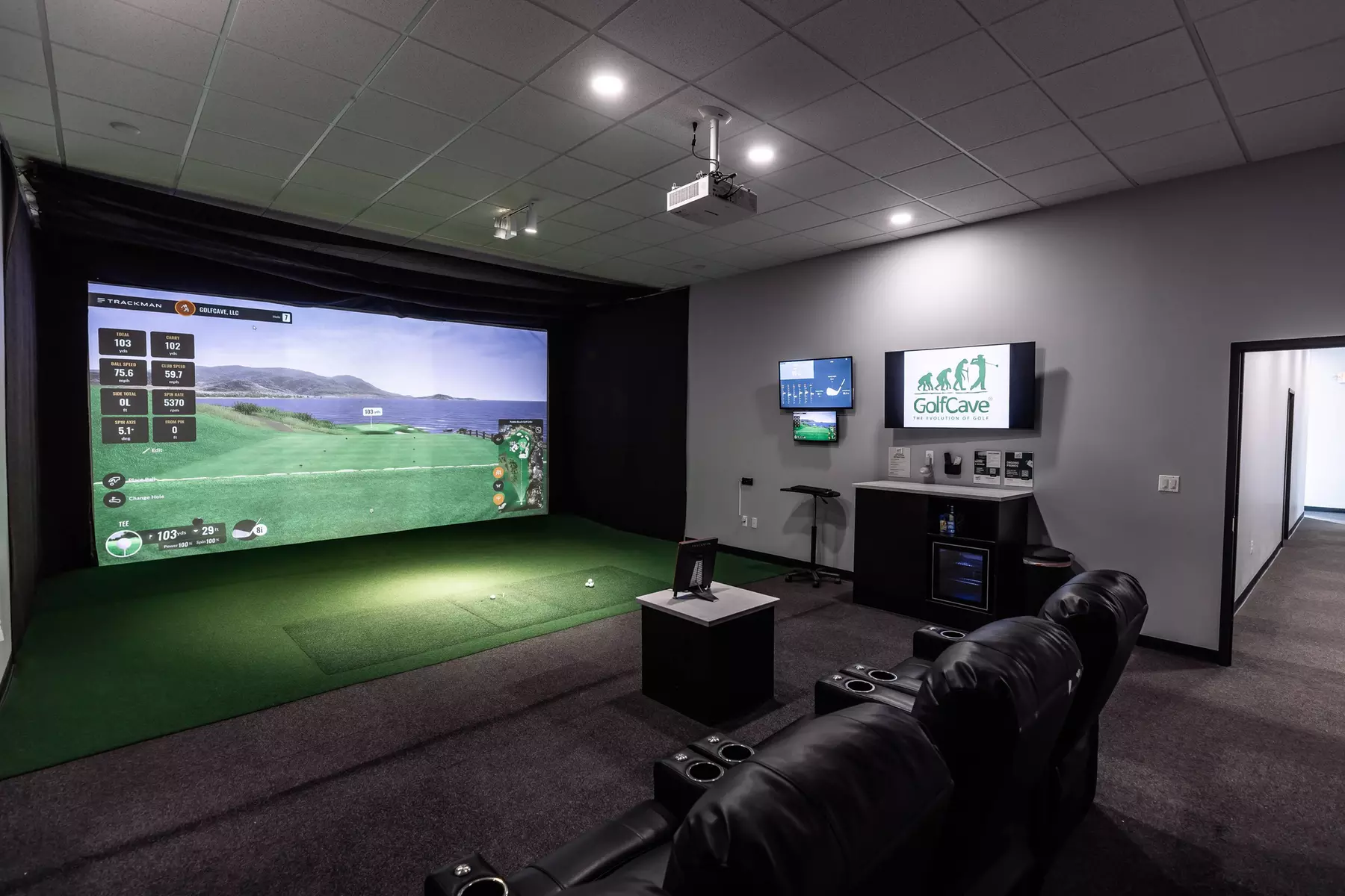 Advanced Indoor Golf Simulators at GolfCave Livingston