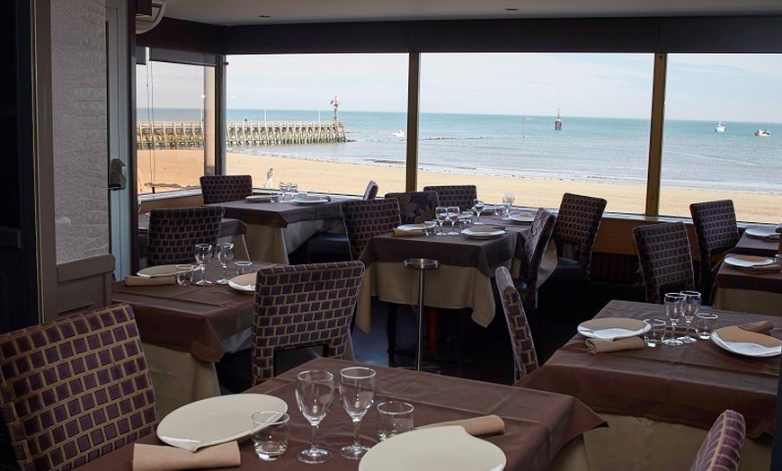 Image 9: Normandie : chambre double pour 2 avec petit-déjeuner et dîner